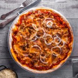 Pizza-Casino Crème Fromage- Tomate - Viandre-Nacnee-Oignon -Poivrin - Tomate - Fromage