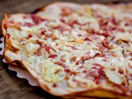 Pizza-Flamenkuch Crème Fraiche - Fromage - Champignions-Oignon - Lardon